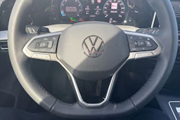 sininen Volkswagen Golf 2026 kuva 12.