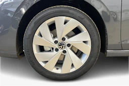 harmaa Volkswagen Golf 2026 kuva 9.