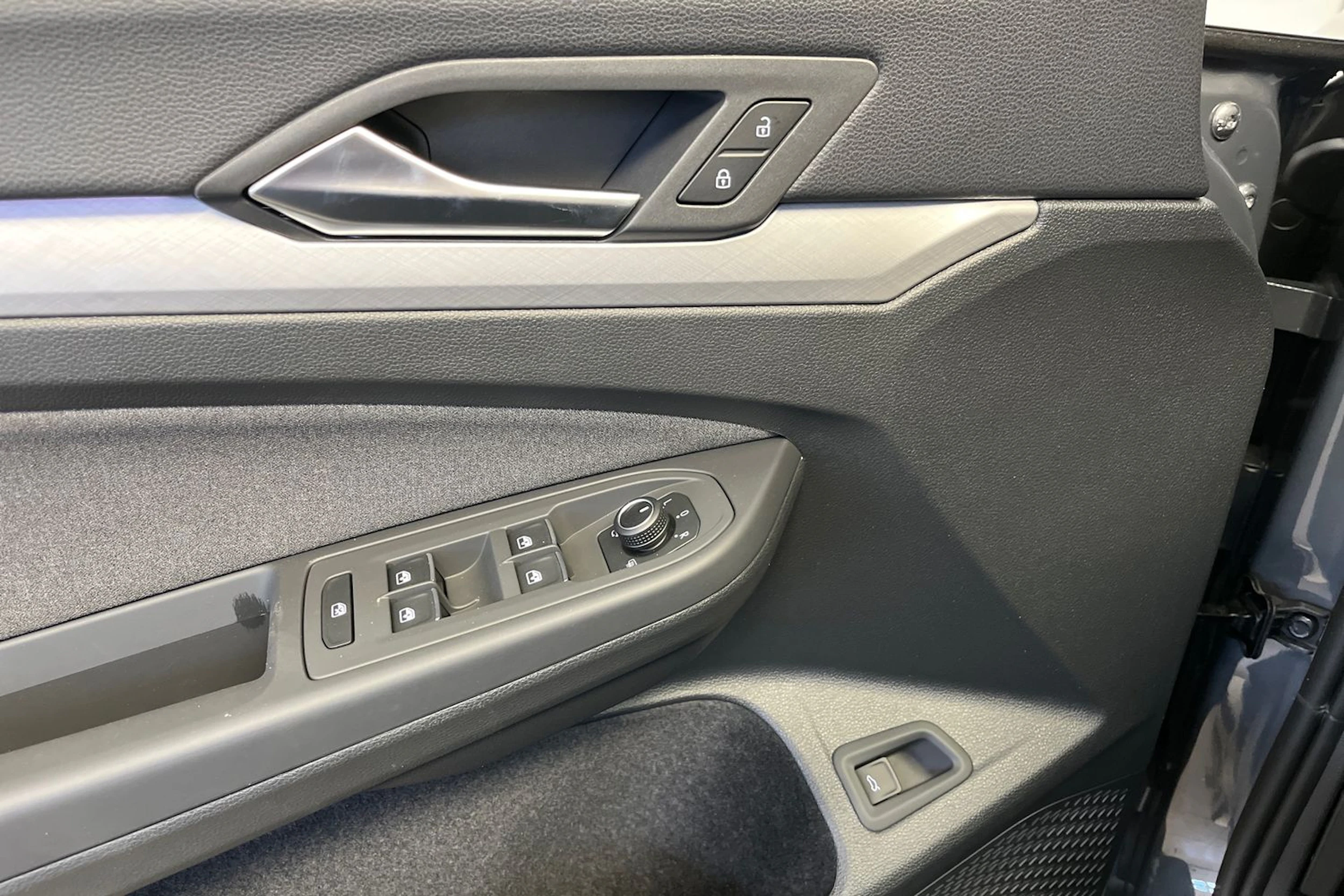 harmaa Volkswagen Golf 2026 kuva 12.