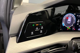 harmaa Volkswagen Golf 2026 kuva 13.