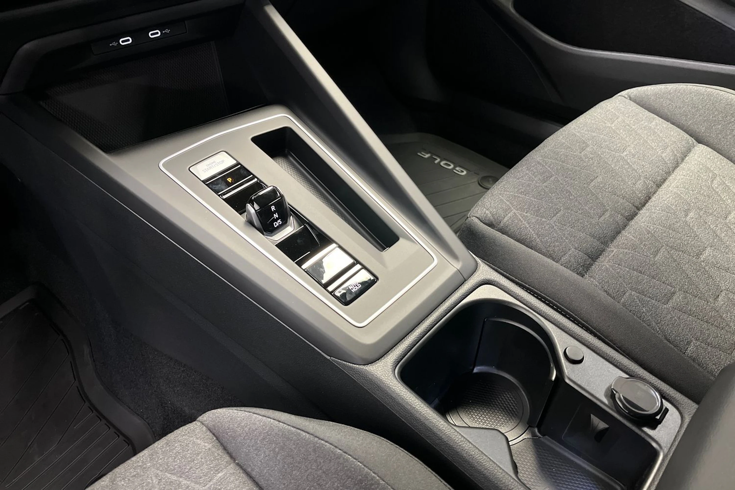 harmaa Volkswagen Golf 2026 kuva 14.