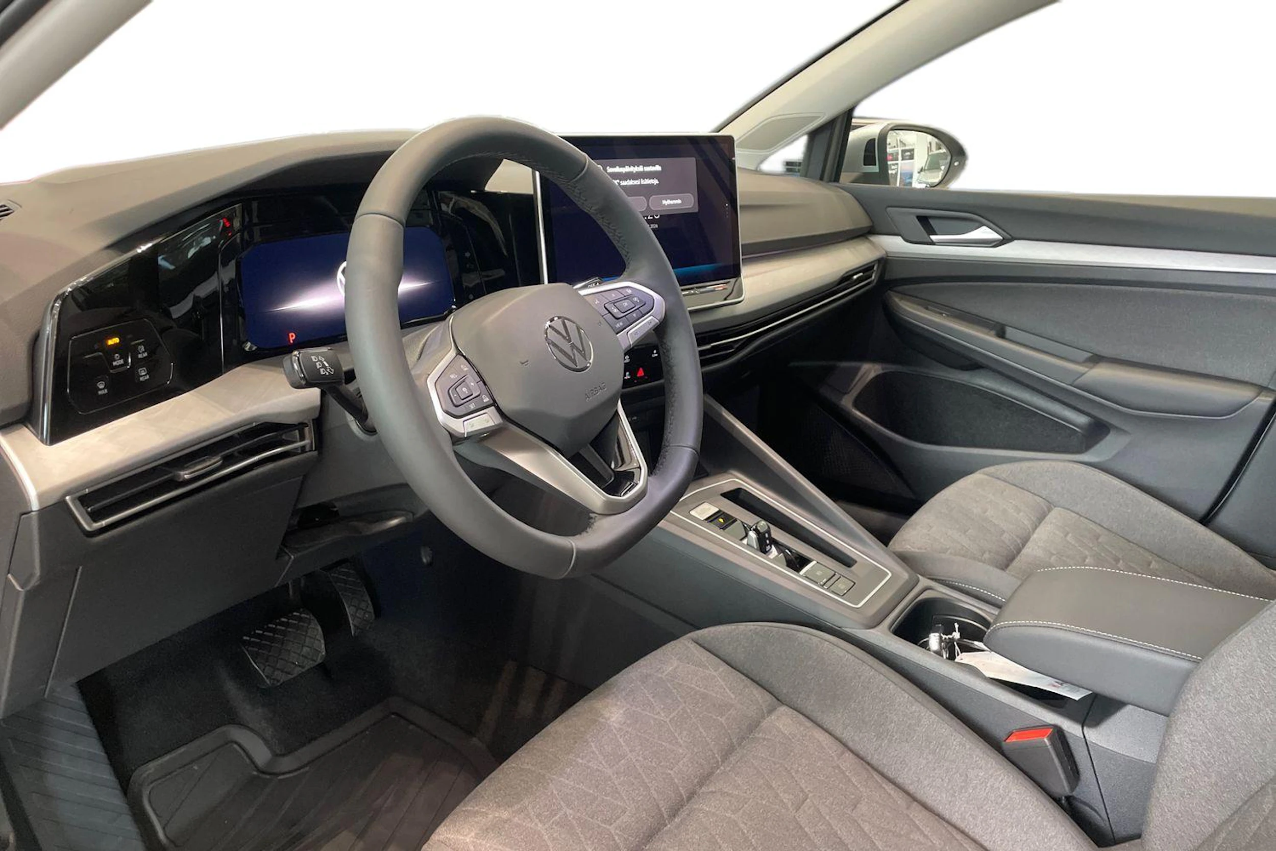 harmaa Volkswagen Golf 2026 kuva 6.