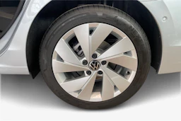 harmaa Volkswagen Golf 2026 kuva 9.