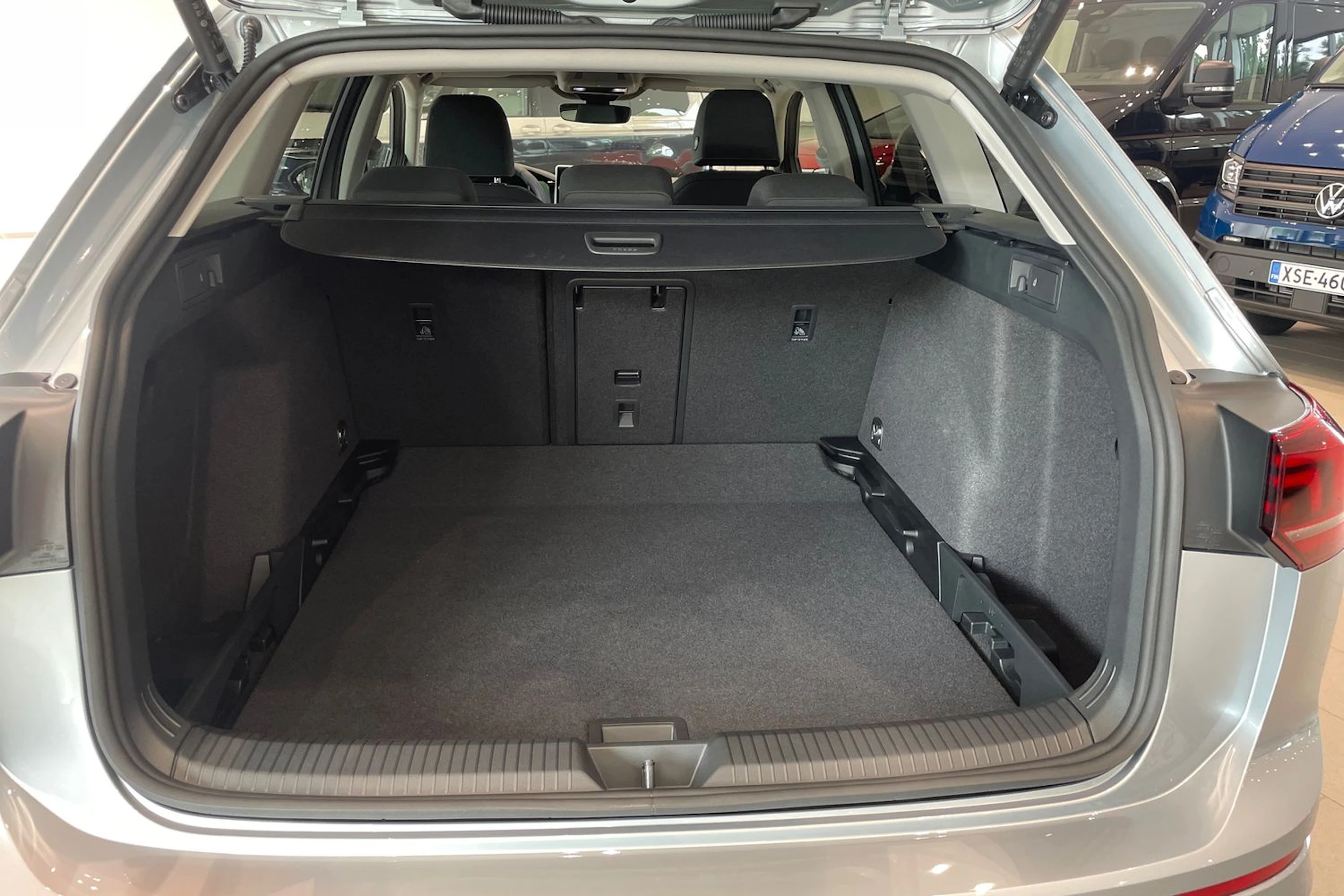 harmaa Volkswagen Golf 2026 kuva 12.