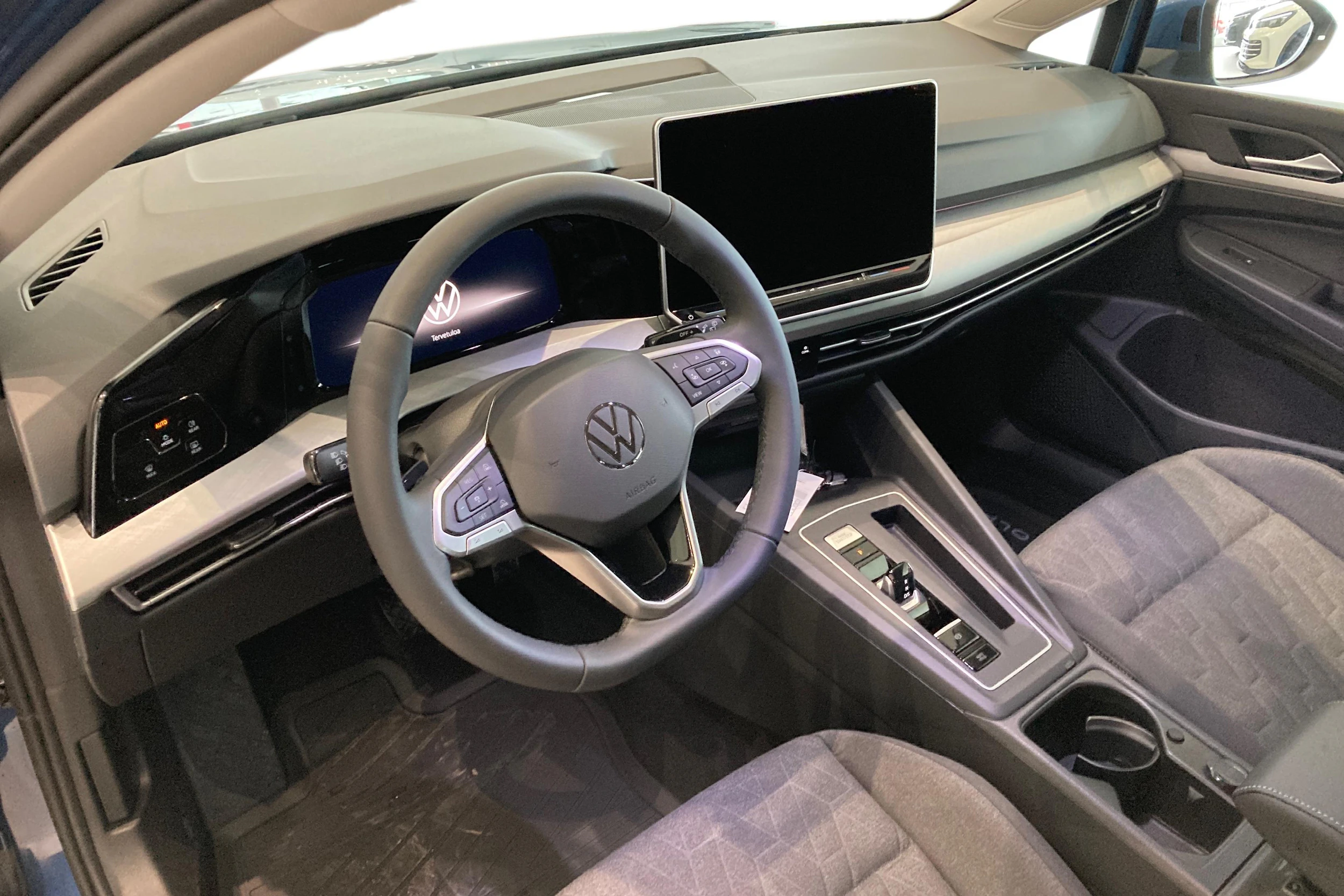 sininen Volkswagen Golf 2026 kuva 6.