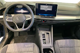 sininen Volkswagen Golf 2026 kuva 7.