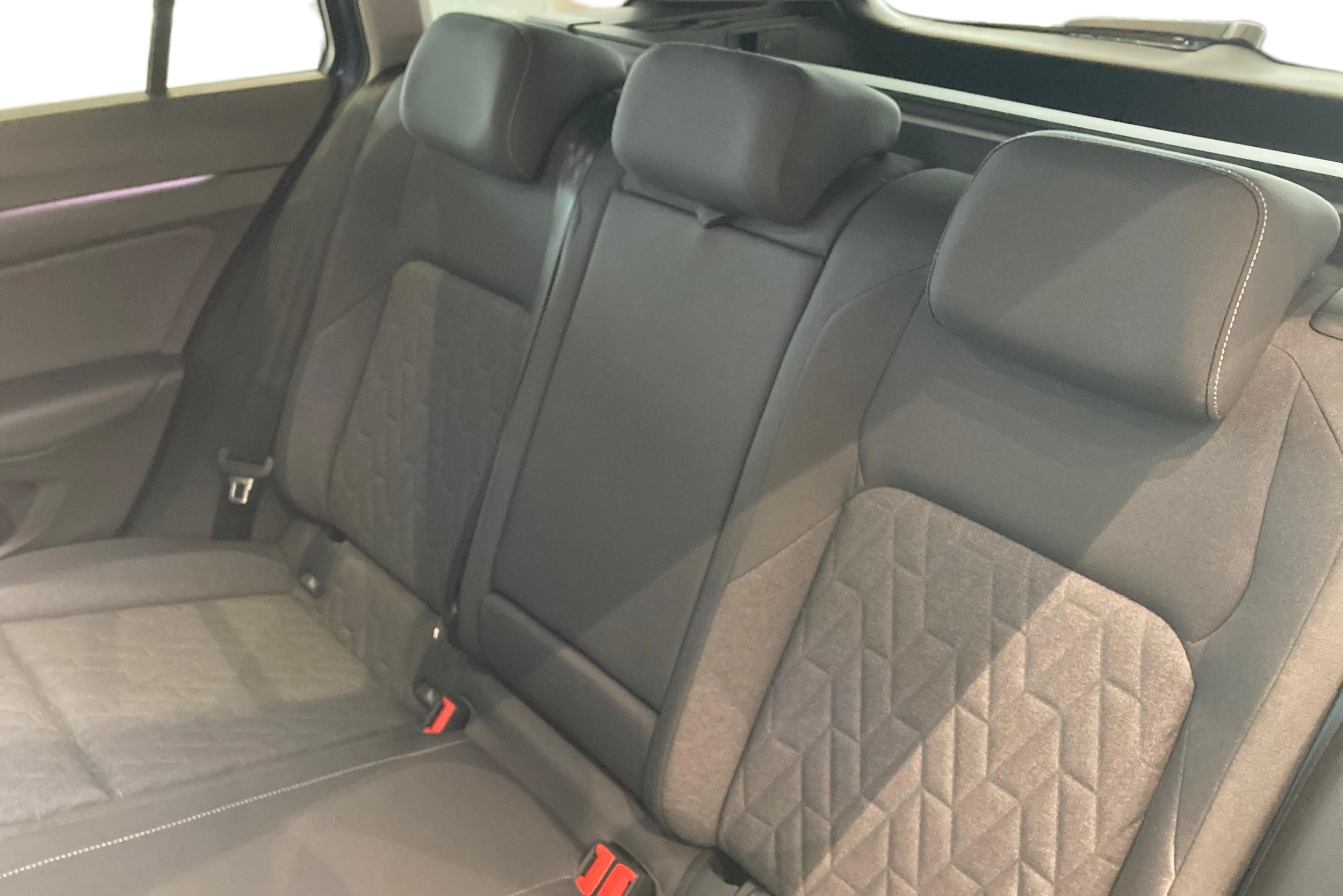 sininen Volkswagen Golf 2026 kuva 8.