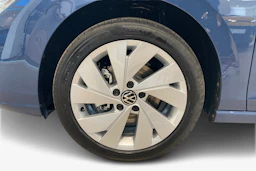 sininen Volkswagen Golf 2026 kuva 9.