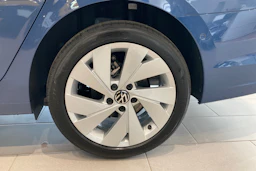 sininen Volkswagen Golf 2026 kuva 10.