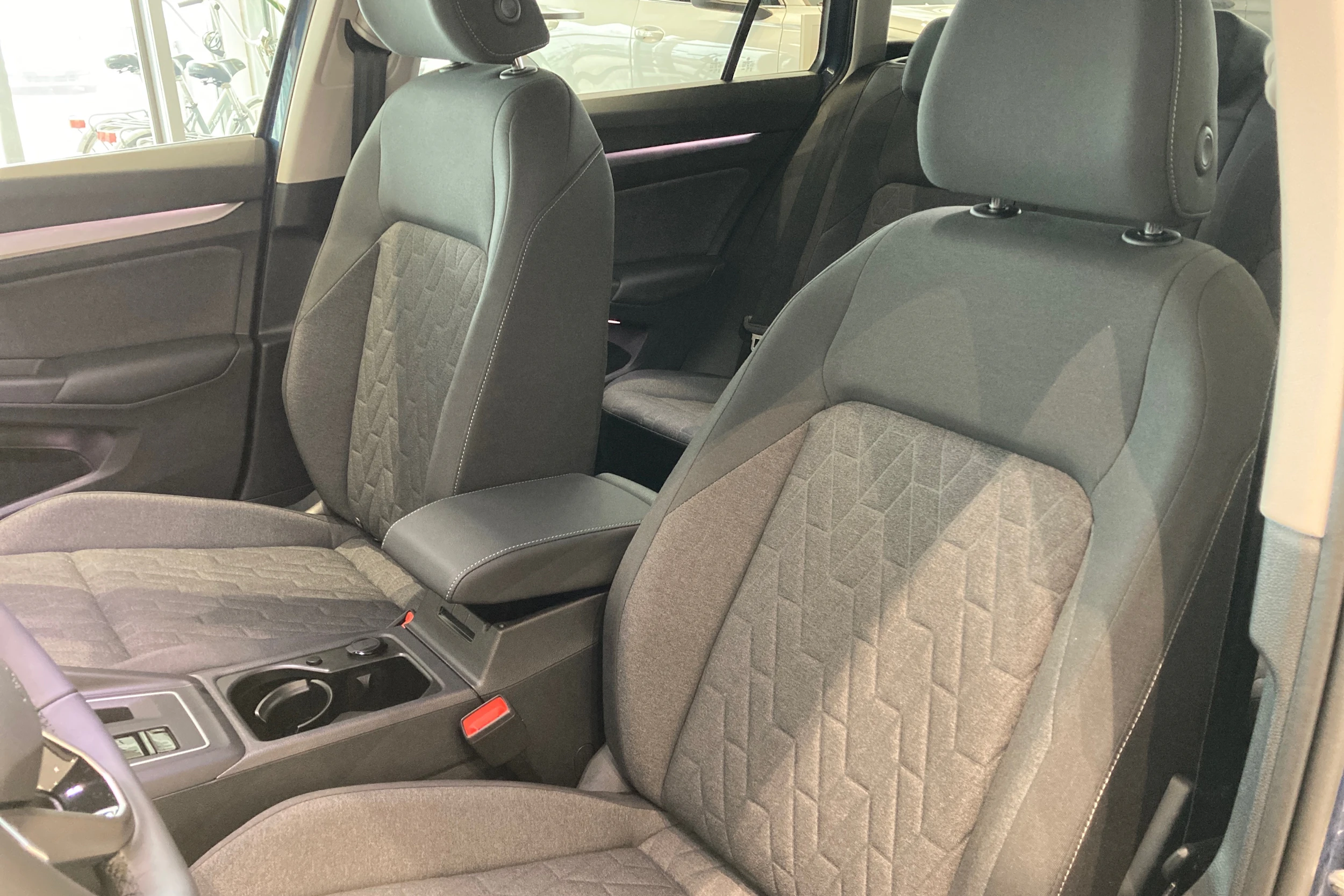 sininen Volkswagen Golf 2026 kuva 11.