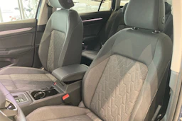 sininen Volkswagen Golf 2026 kuva 11.