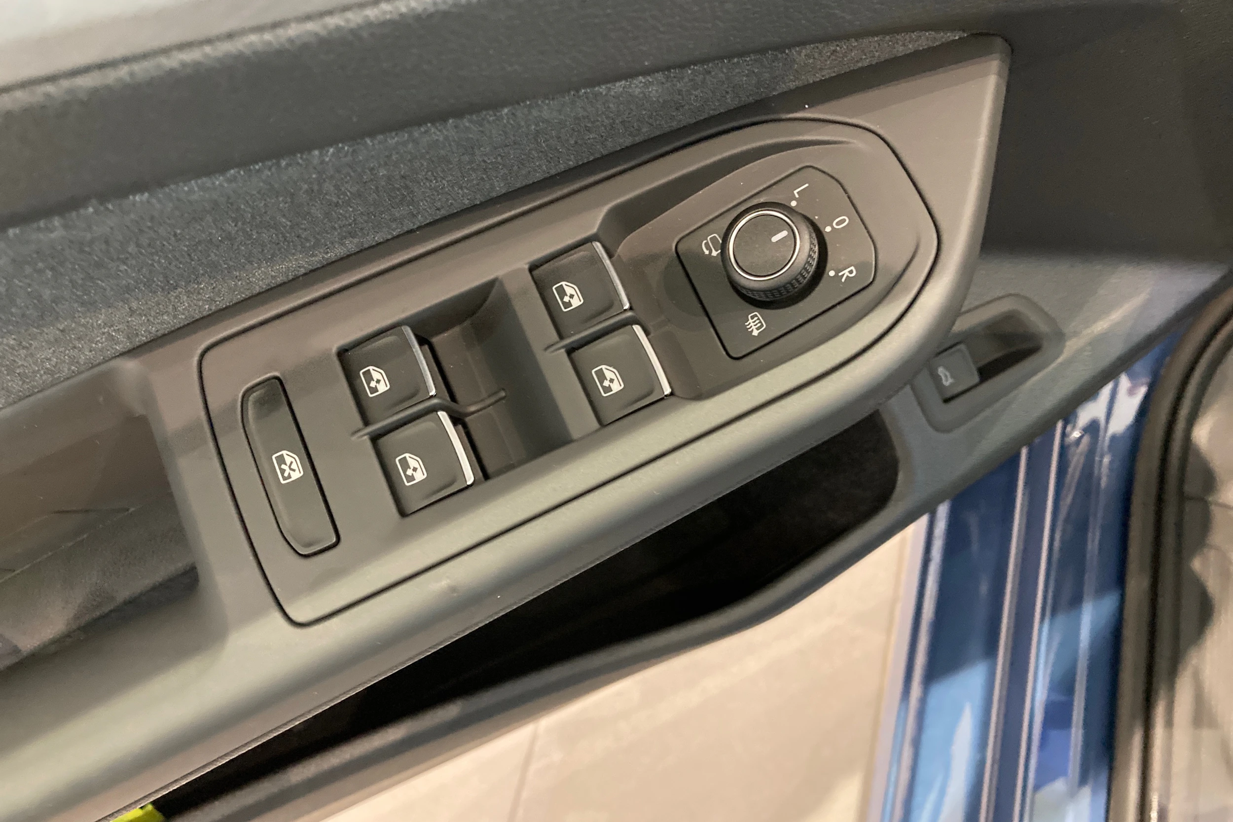 sininen Volkswagen Golf 2026 kuva 12.