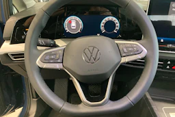 sininen Volkswagen Golf 2026 kuva 13.