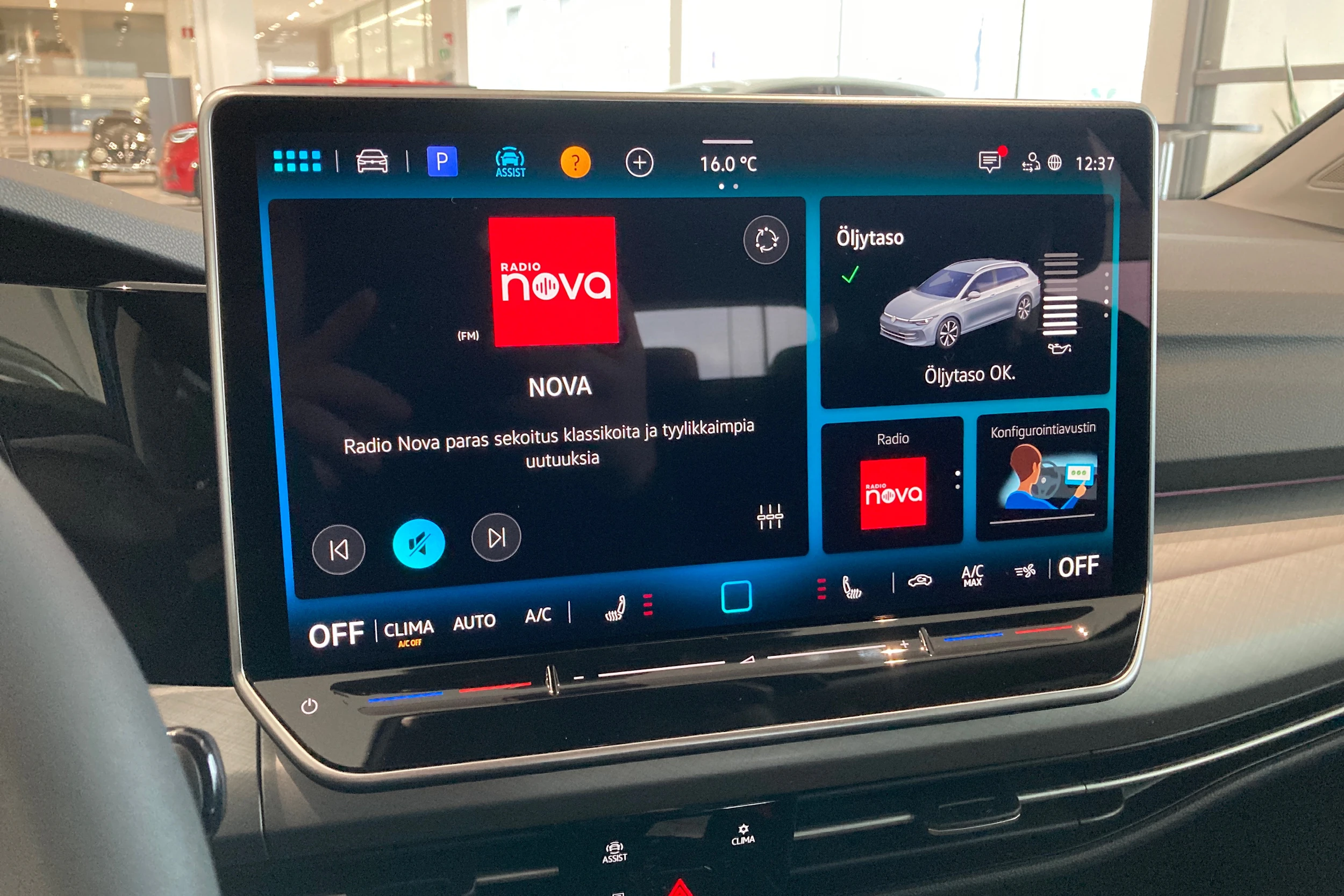 sininen Volkswagen Golf 2026 kuva 14.