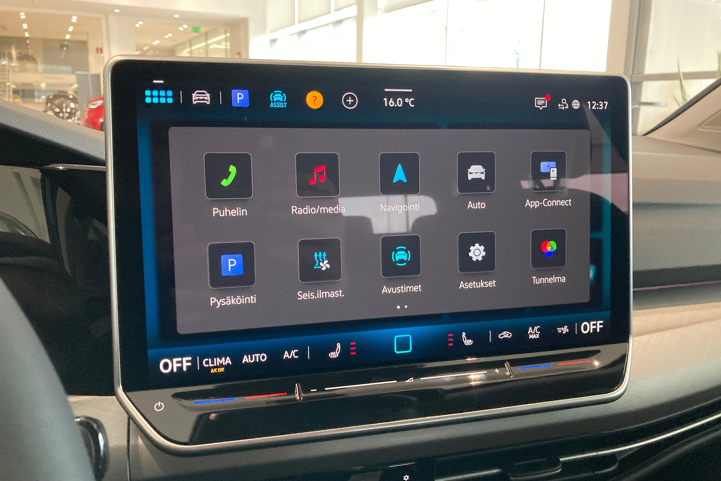 sininen Volkswagen Golf 2026 kuva 15.