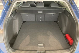 sininen Volkswagen Golf 2026 kuva 17.