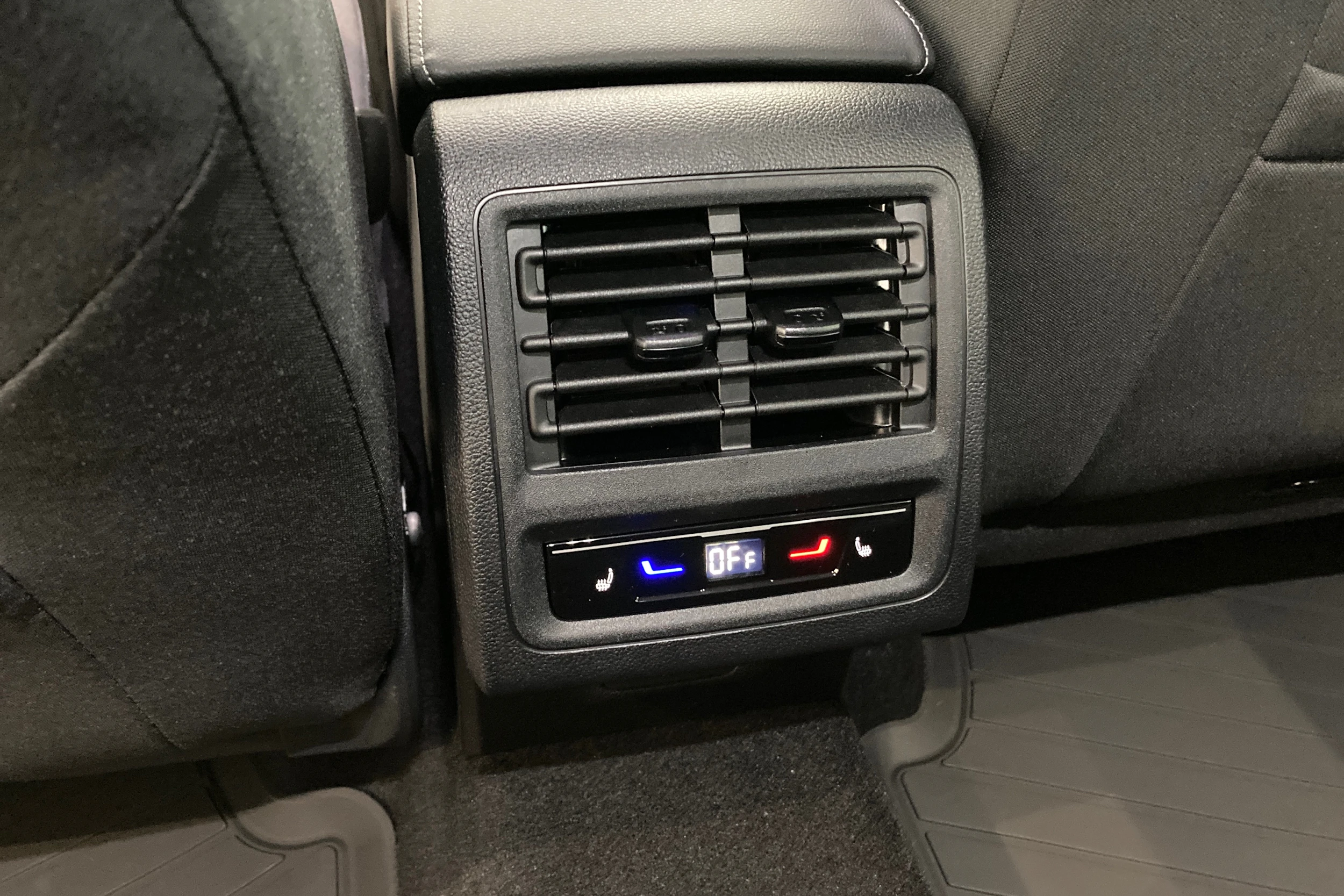 sininen Volkswagen Golf 2026 kuva 19.