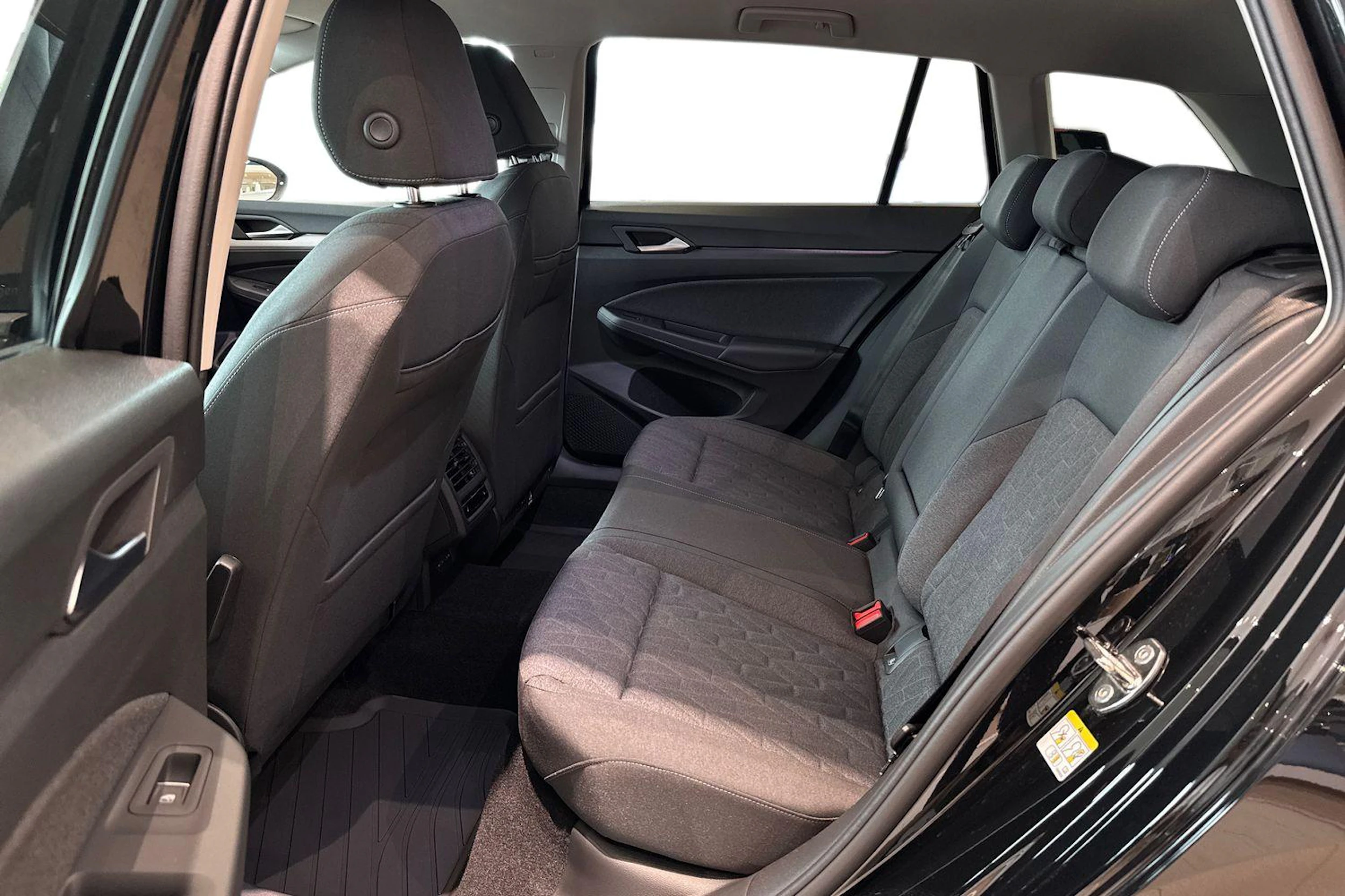 met. musta Volkswagen Golf 2026 kuva 8.