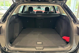 met. musta Volkswagen Golf 2026 kuva 10.