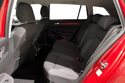 punainen Volkswagen Golf 2026 kuva 8.