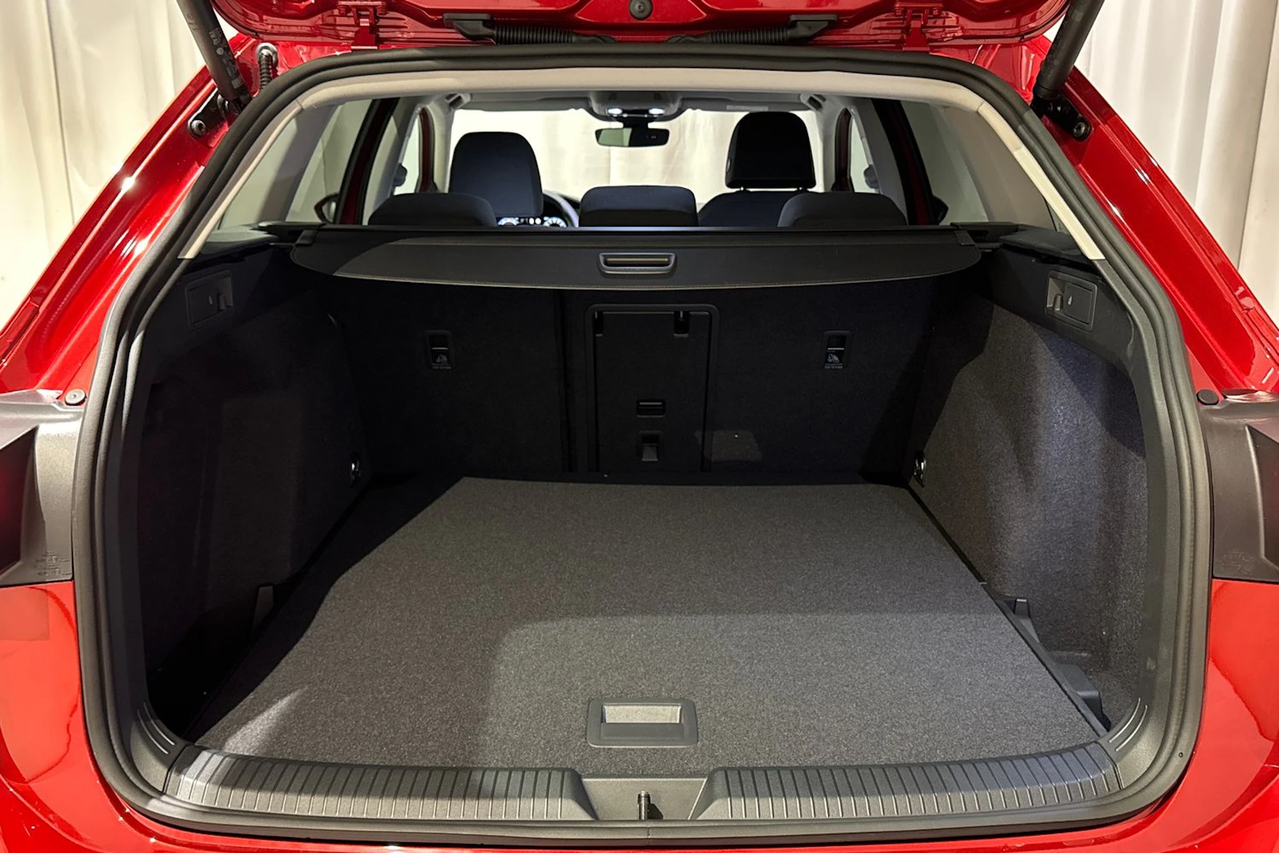 punainen Volkswagen Golf 2026 kuva 10.