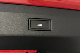 punainen Volkswagen Golf 2026 kuva 11.