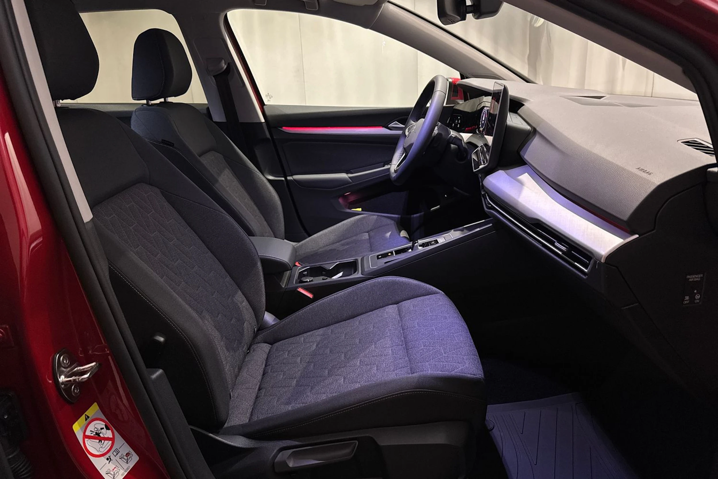 punainen Volkswagen Golf 2026 kuva 12.