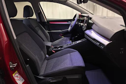 punainen Volkswagen Golf 2026 kuva 12.