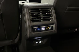 punainen Volkswagen Golf 2026 kuva 13.