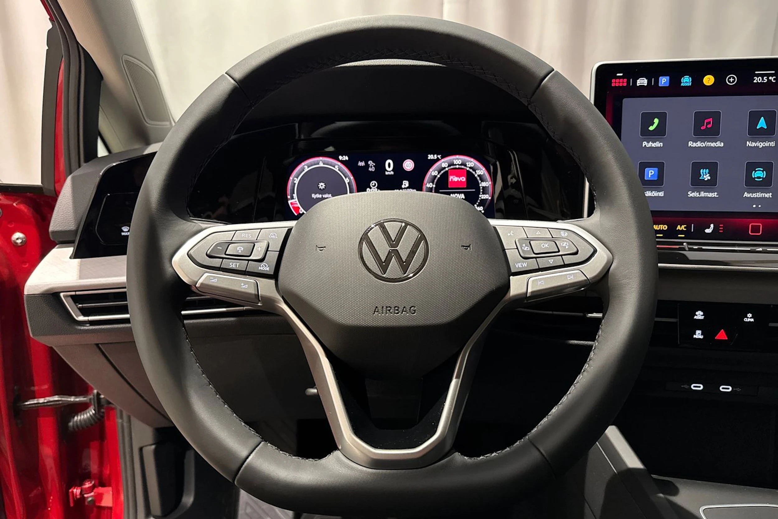 punainen Volkswagen Golf 2026 kuva 14.