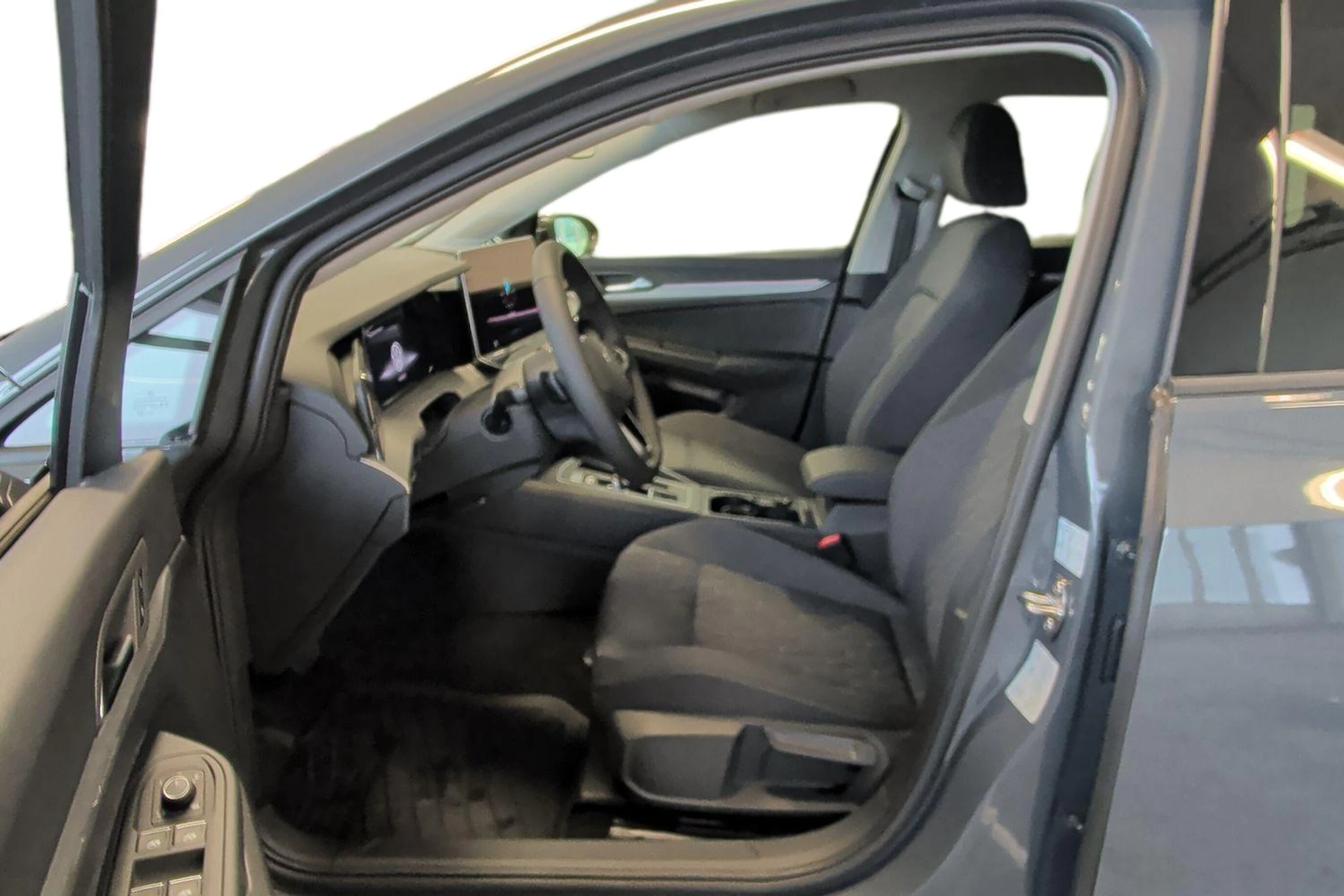 harmaa Volkswagen Golf 2026 kuva 6.
