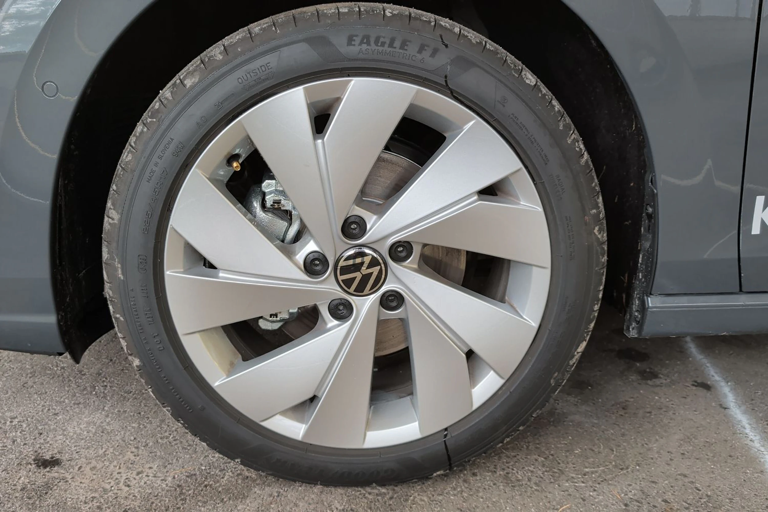 harmaa Volkswagen Golf 2026 kuva 10.