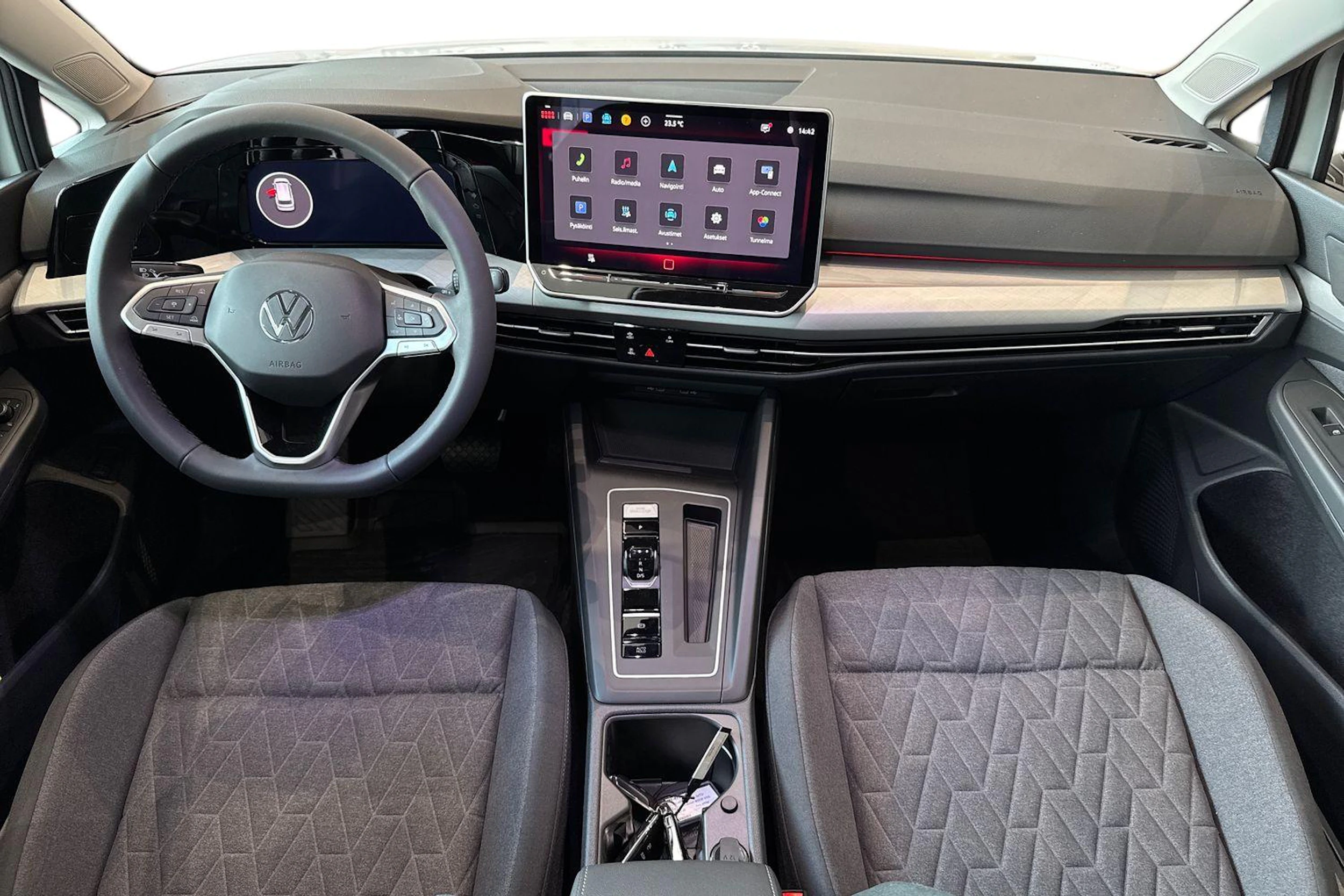 valkoinen Volkswagen Golf 2026 kuva 7.