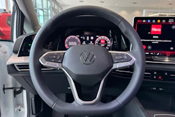 valkoinen Volkswagen Golf 2026 kuva 12.