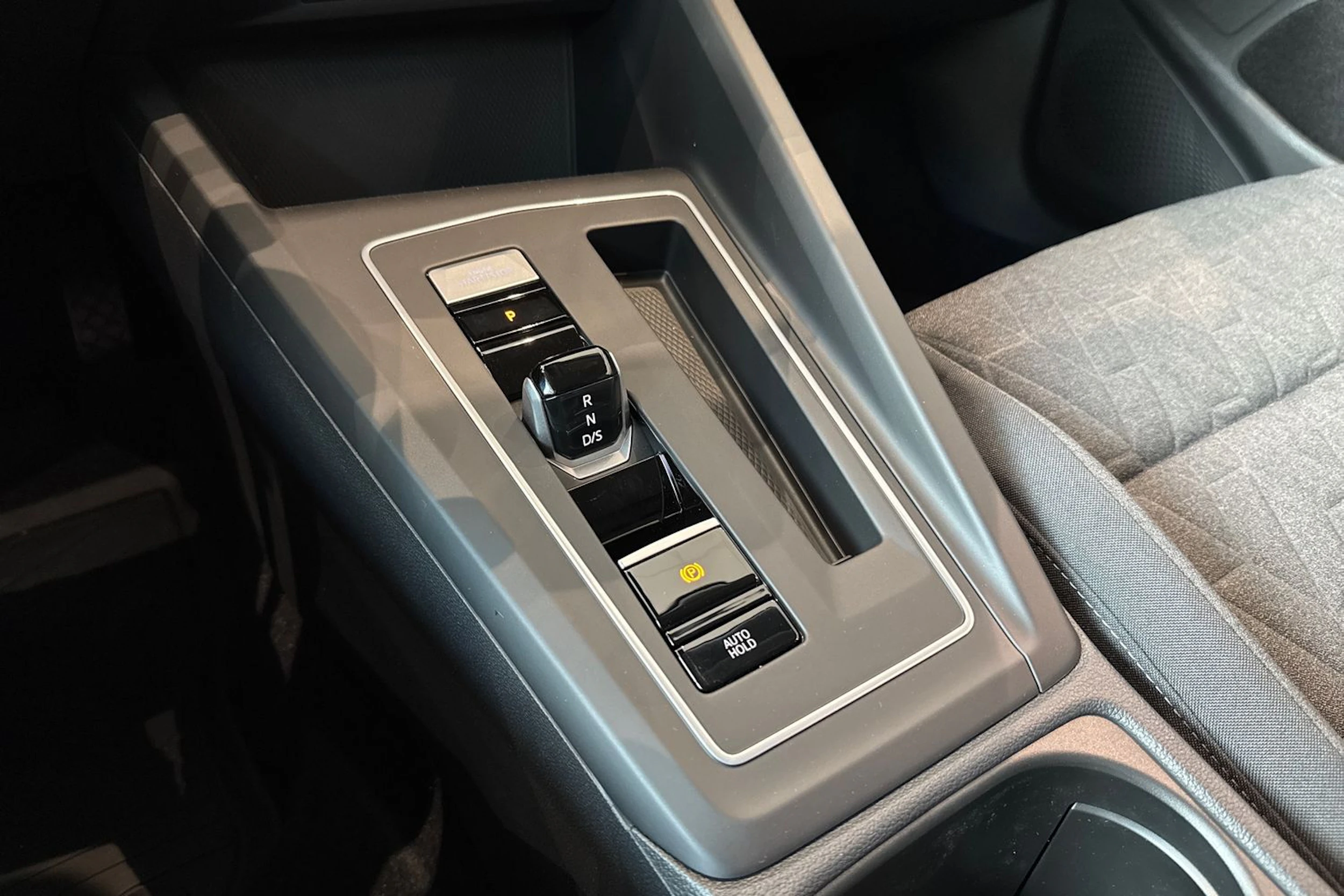 valkoinen Volkswagen Golf 2026 kuva 16.