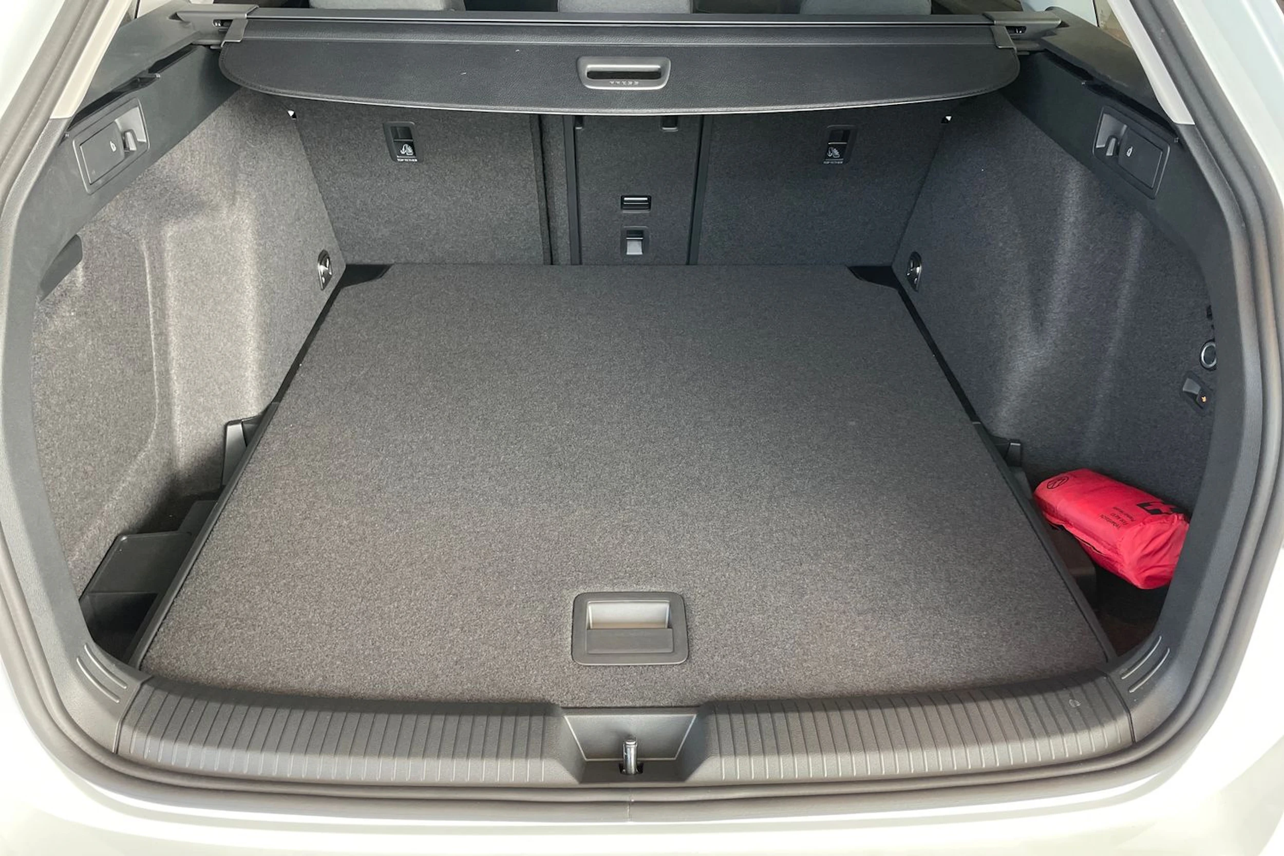 valkoinen Volkswagen Golf 2026 kuva 11.