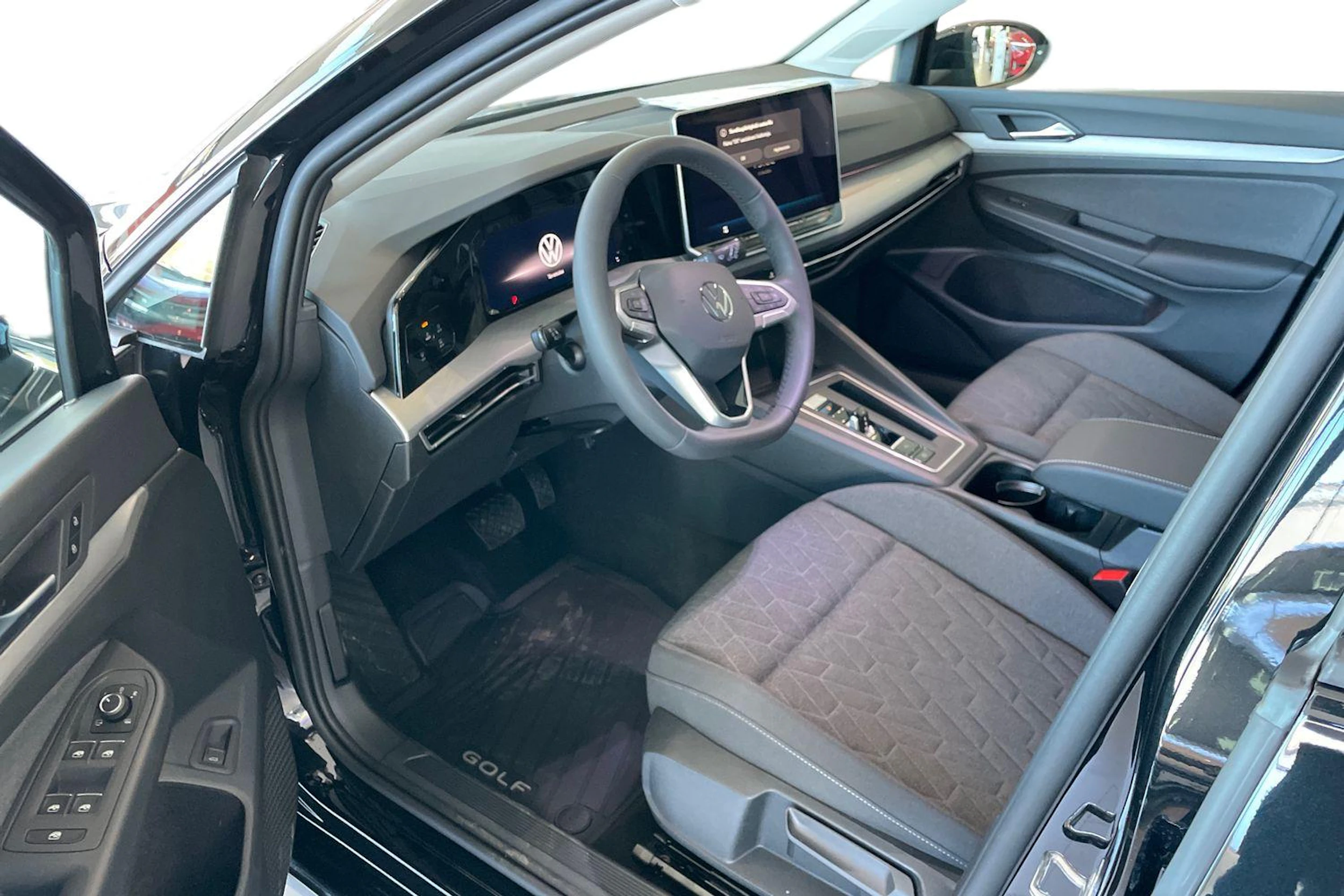 musta Volkswagen Golf 2026 kuva 6.