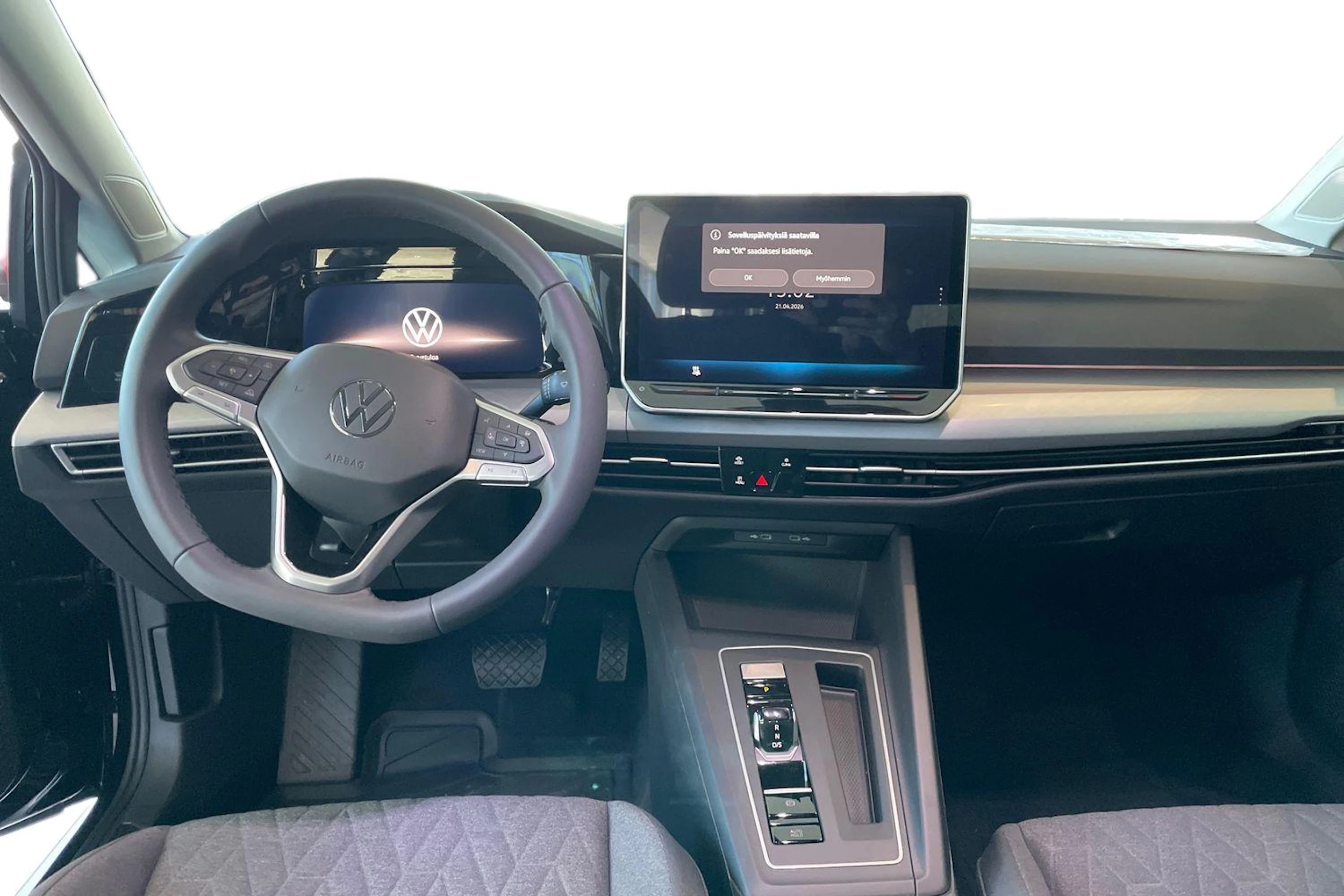 musta Volkswagen Golf 2026 kuva 7.