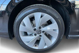 musta Volkswagen Golf 2026 kuva 9.