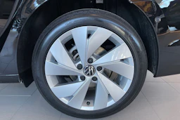 musta Volkswagen Golf 2026 kuva 10.