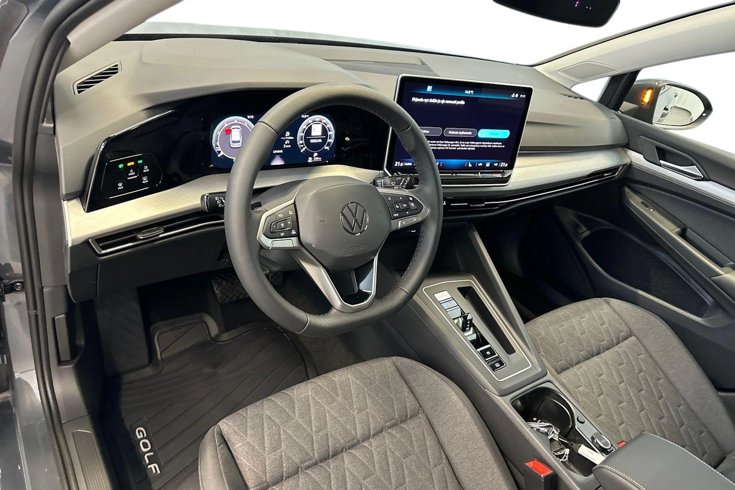 harmaa Volkswagen Golf 2026 kuva 6.