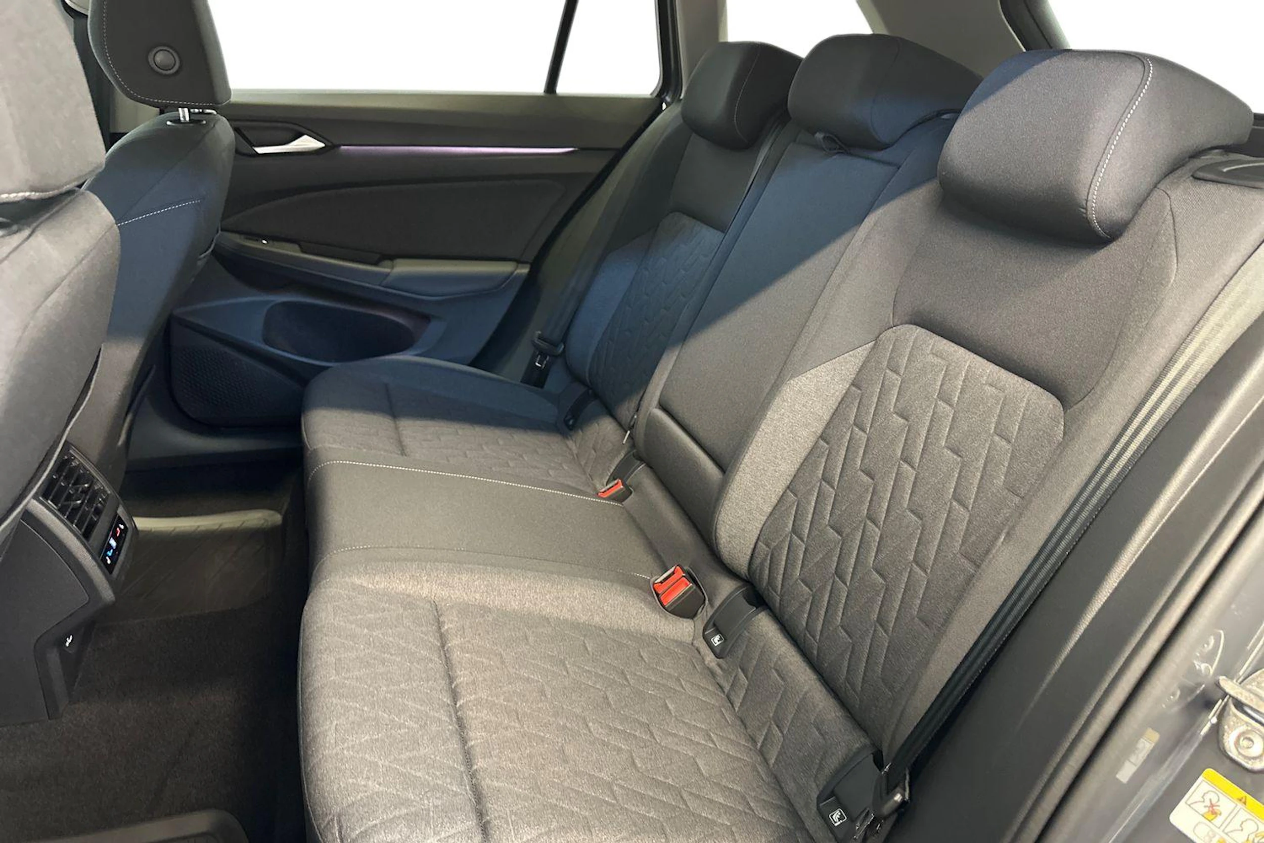 harmaa Volkswagen Golf 2026 kuva 8.