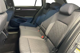 harmaa Volkswagen Golf 2026 kuva 8.