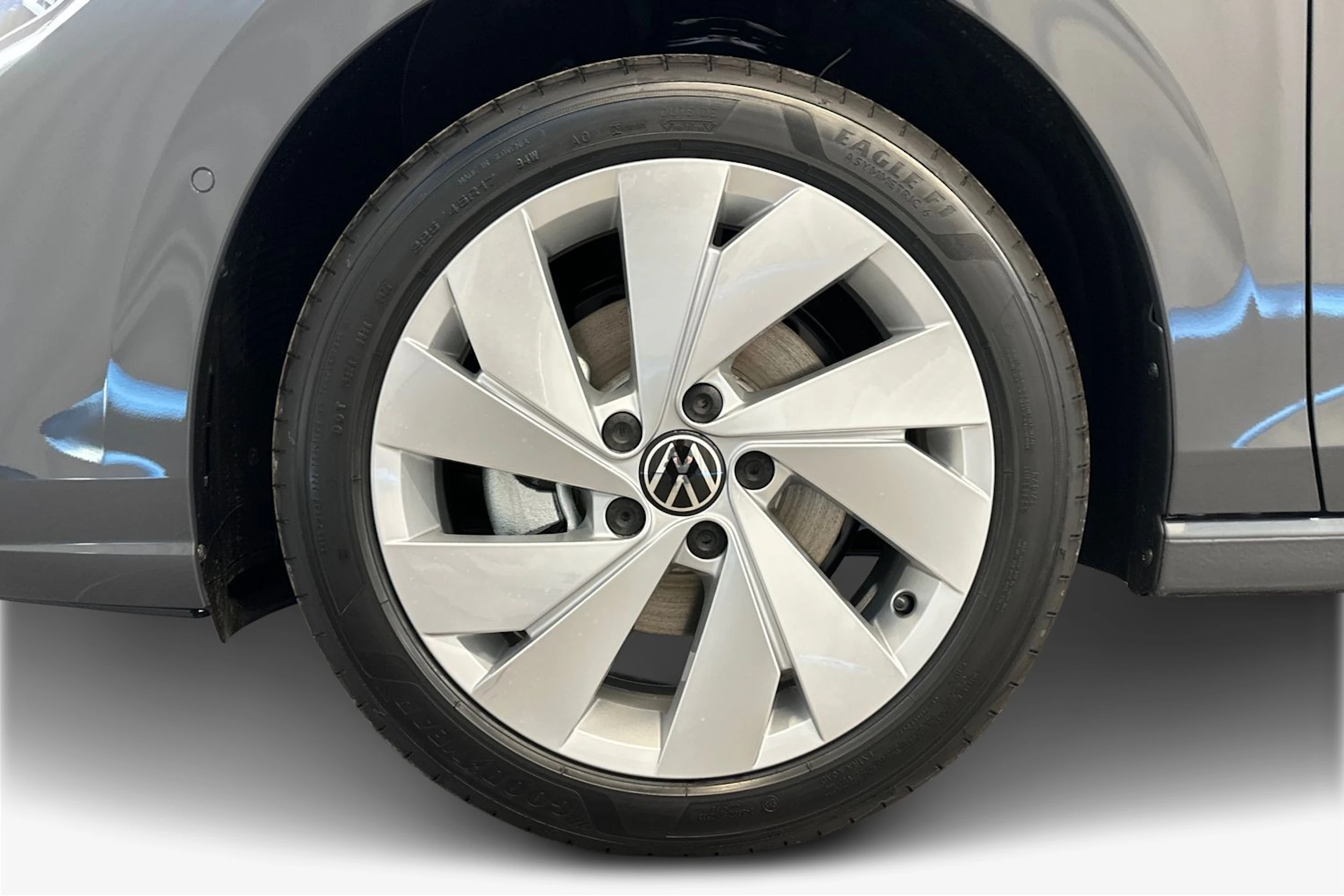 harmaa Volkswagen Golf 2026 kuva 9.