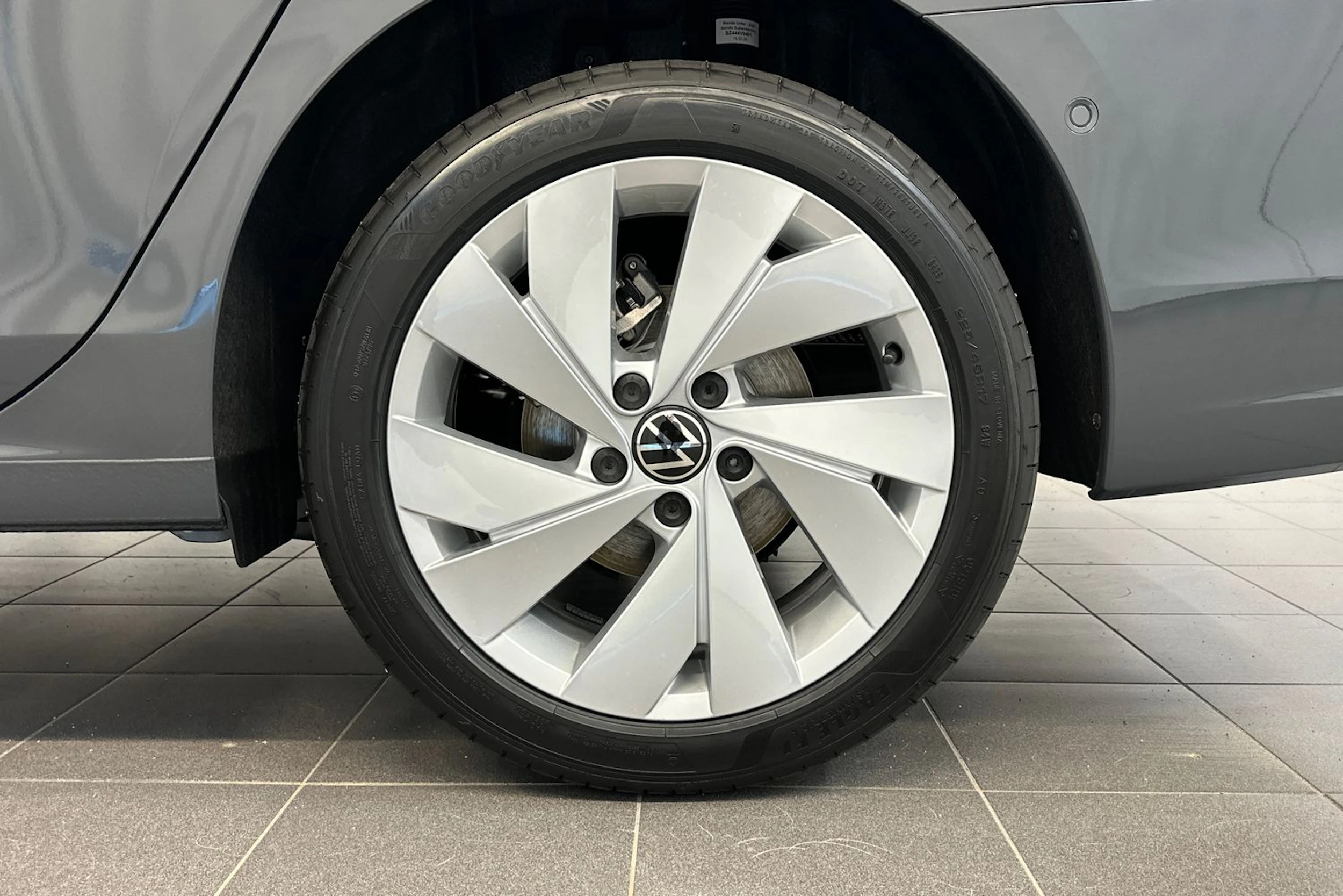 harmaa Volkswagen Golf 2026 kuva 10.