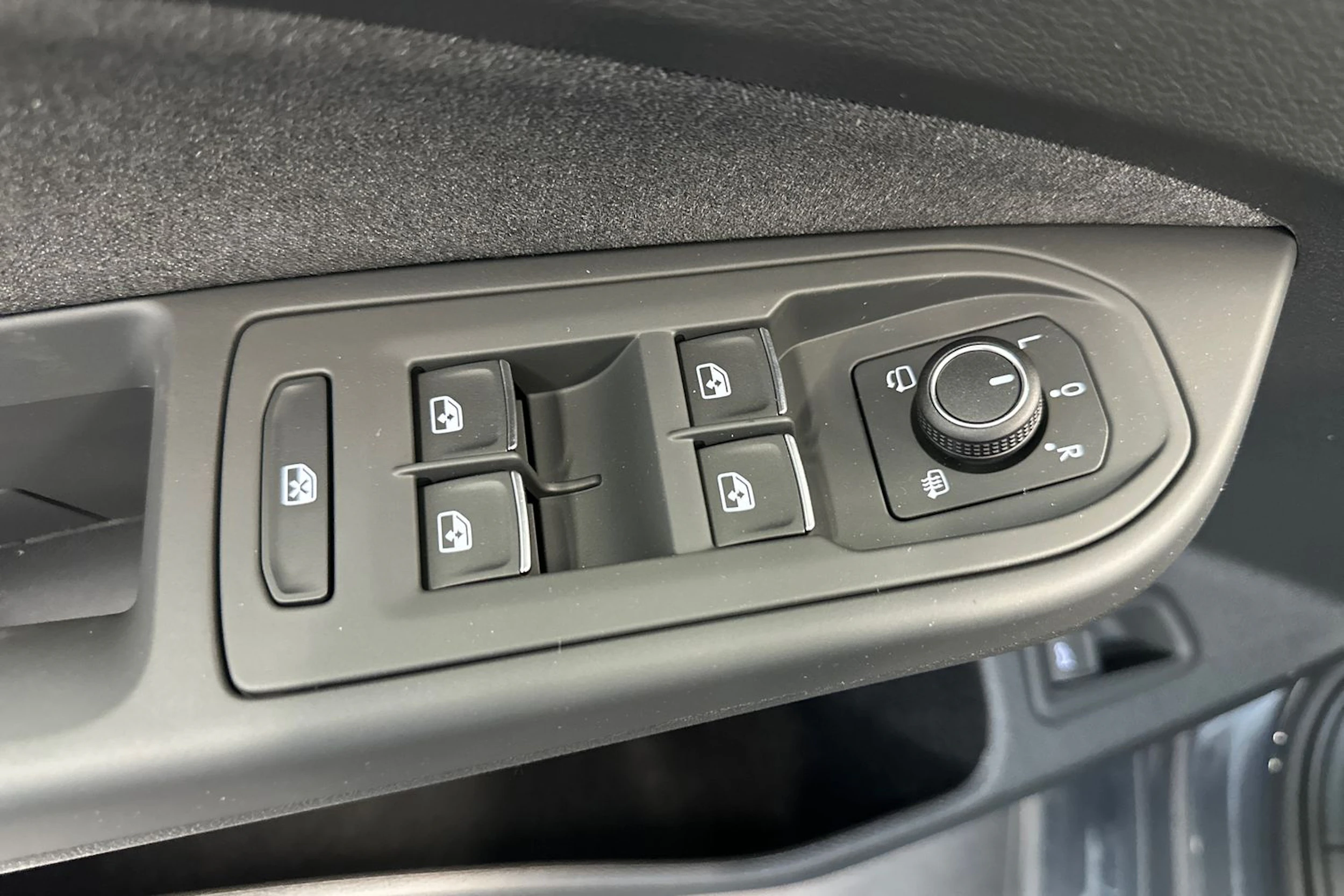 harmaa Volkswagen Golf 2026 kuva 13.