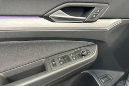 harmaa Volkswagen Golf 2026 kuva 15.