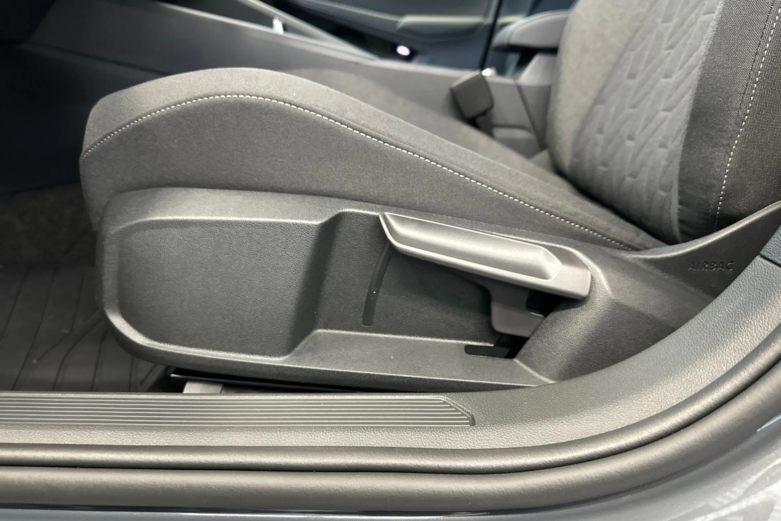 harmaa Volkswagen Golf 2026 kuva 16.