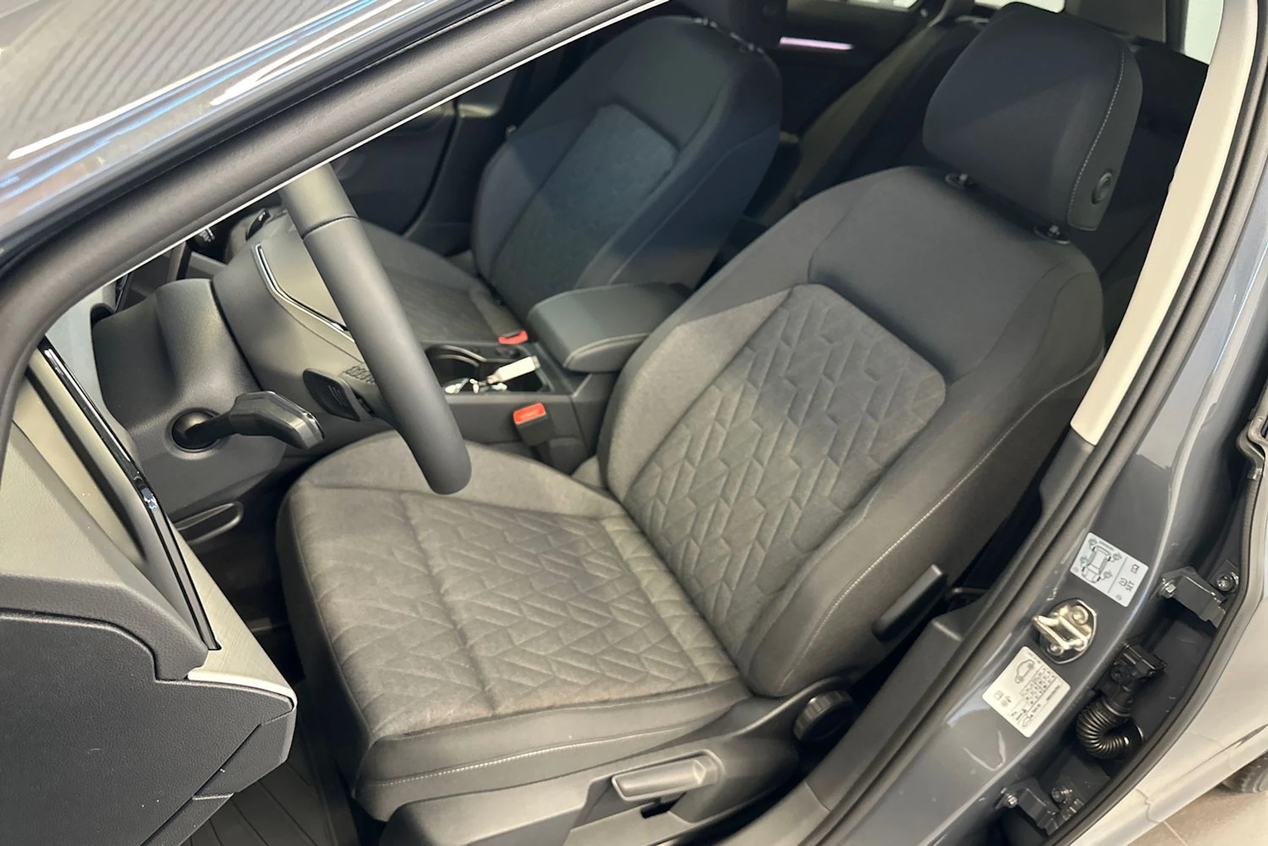 harmaa Volkswagen Golf 2026 kuva 17.