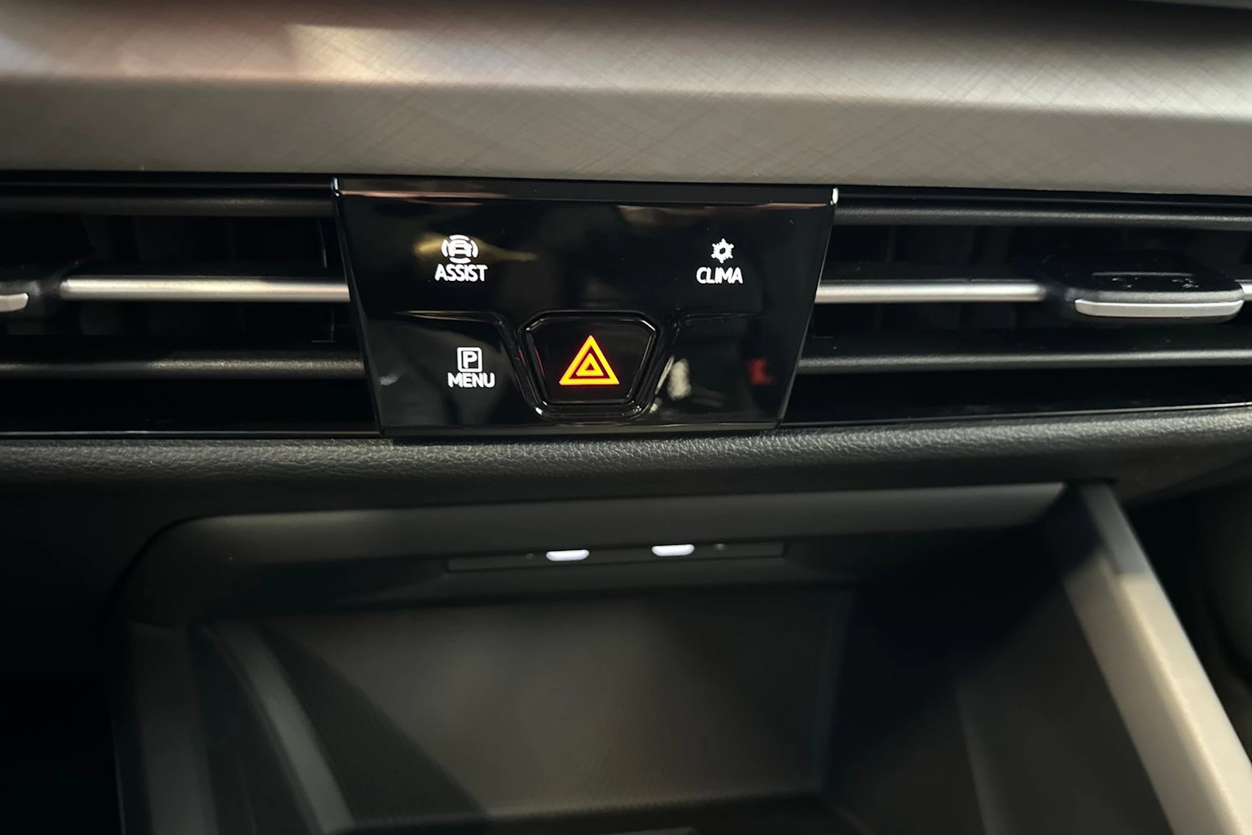 harmaa Volkswagen Golf 2026 kuva 26.